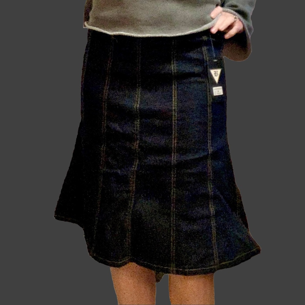 NWT tulip fit & flare dark denim skirt.